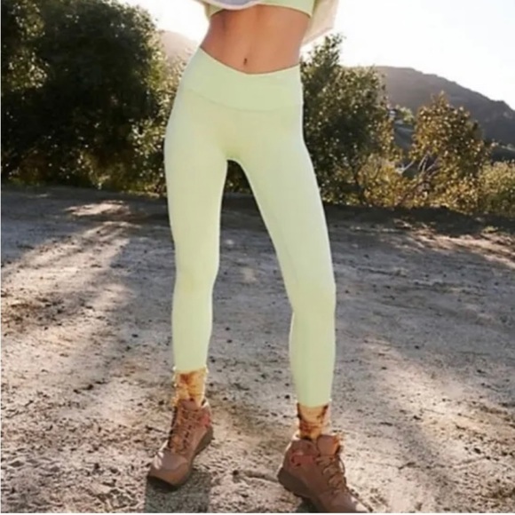NWOT. Free People Wrap Lose Control 7/8 Leggings XS - Picture 3 of 8